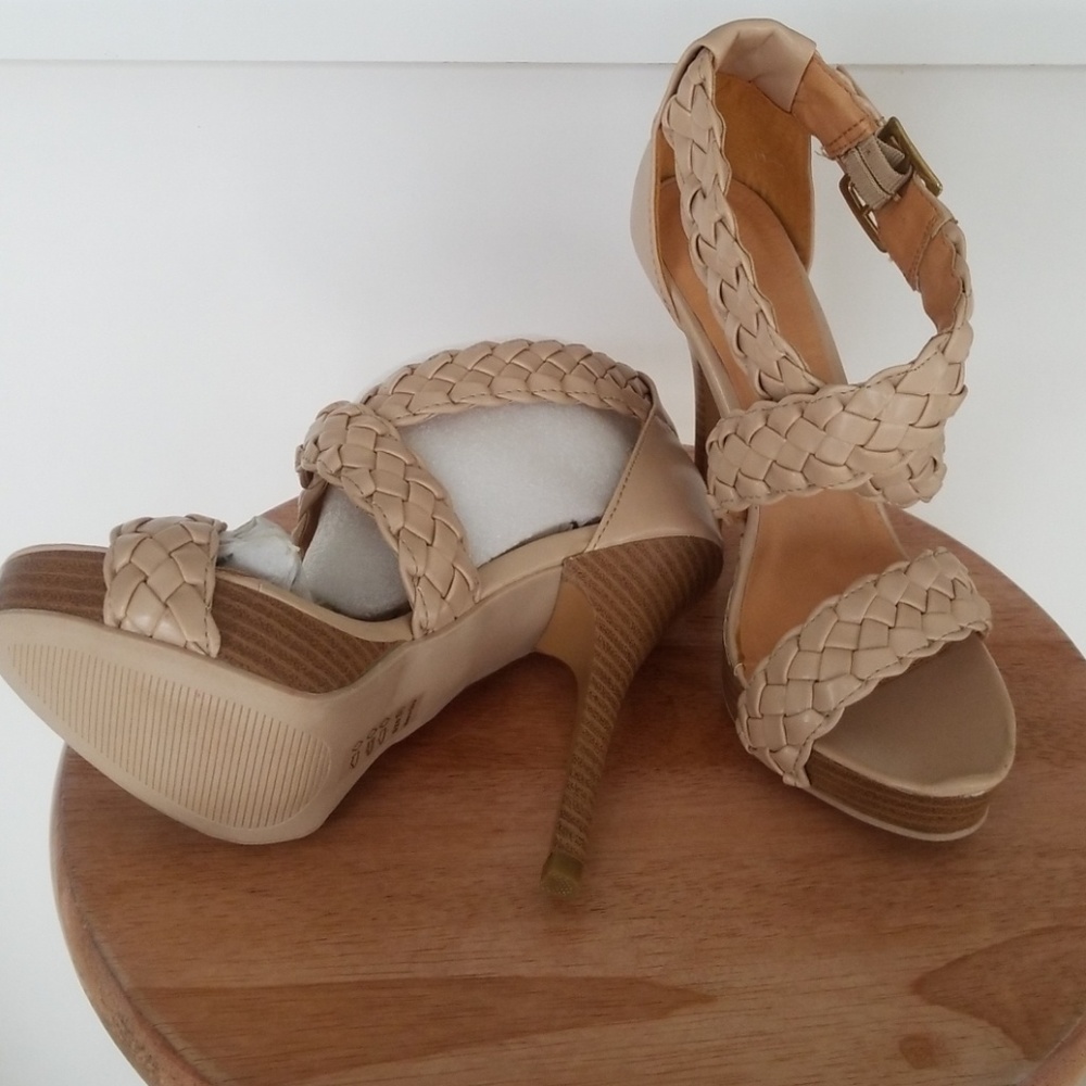 Shoes - Picture 3 of 4